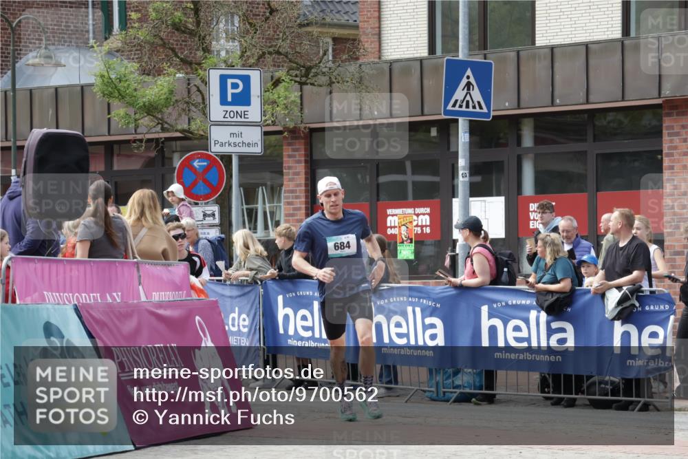 10.05.2026 - 8. Wedeler Halbmarathon Yannick Fuchs http://msf.ph/oto/9700562 10.05.2026 11:22:42 Ziel 552, 684, 2080 meine-sportfotos.de