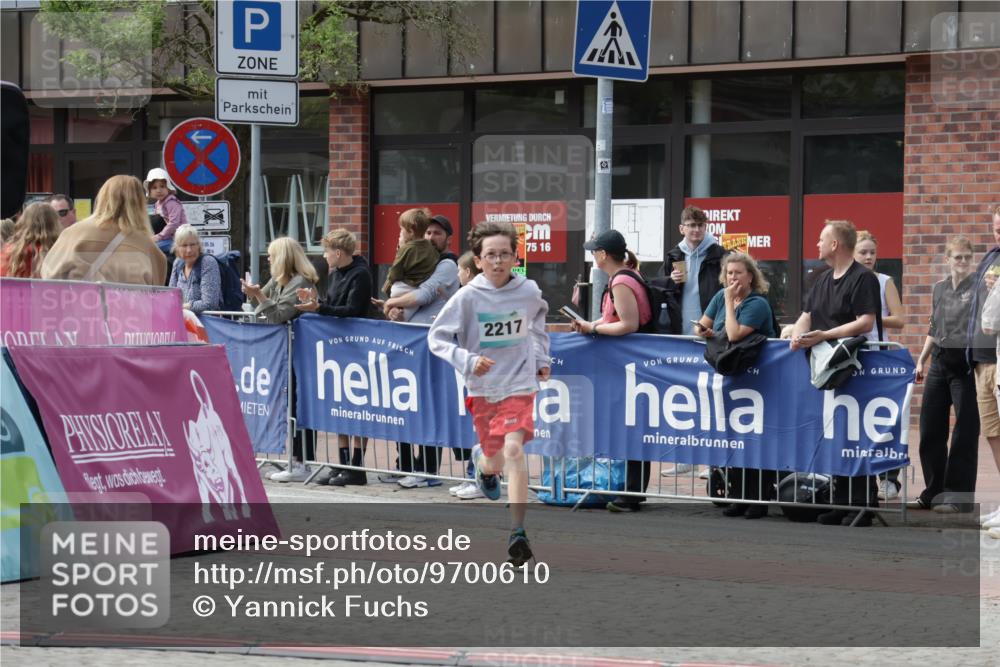 10.05.2026 - 8. Wedeler Halbmarathon Yannick Fuchs http://msf.ph/oto/9700610 10.05.2026 11:22:54 Ziel 2217 meine-sportfotos.de