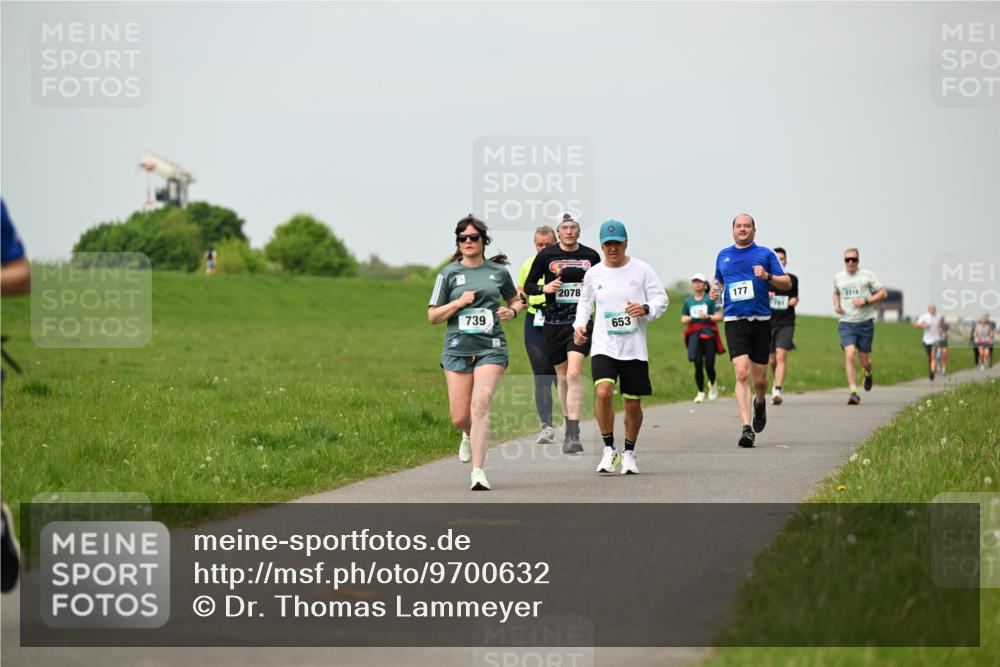 10.05.2026 - 8. Wedeler Halbmarathon Dr. Thomas Lammeyer http://msf.ph/oto/9700632 10.05.2026 11:40:11 Laufen 739, 2078, 653, 177, 701 meine-sportfotos.de