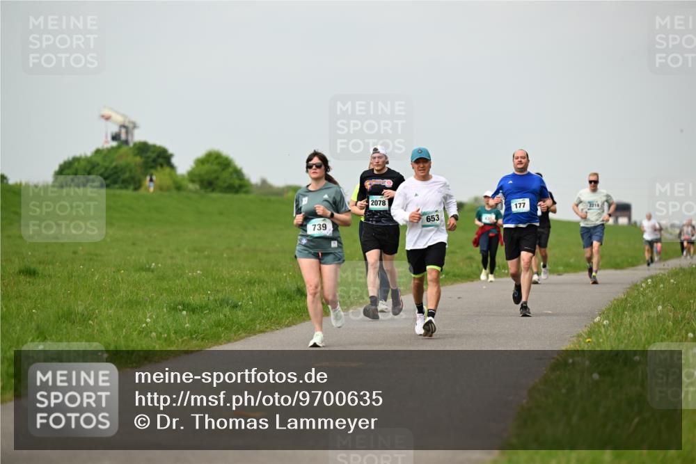 10.05.2026 - 8. Wedeler Halbmarathon Dr. Thomas Lammeyer http://msf.ph/oto/9700635 10.05.2026 11:40:11 Laufen 739, 2078, 177, 653 meine-sportfotos.de