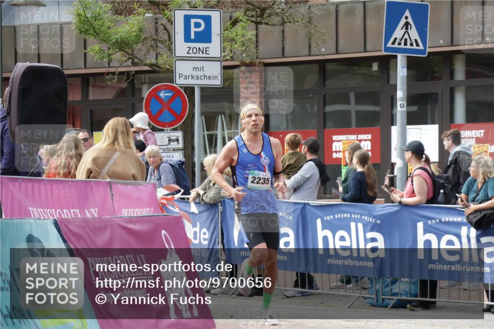 10.05.2026 - 8. Wedeler Halbmarathon Yannick Fuchs http://msf.ph/oto/9700656 10.05.2026 11:23:03 Ziel 251, 2235 meine-sportfotos.de