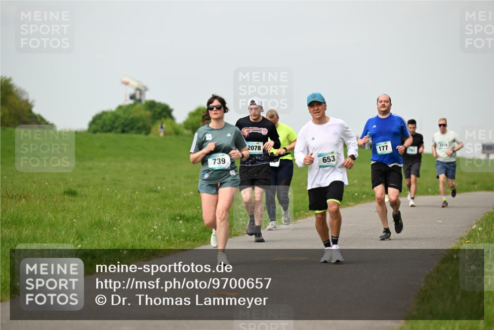 10.05.2026 - 8. Wedeler Halbmarathon Dr. Thomas Lammeyer http://msf.ph/oto/9700657 10.05.2026 11:40:13 Laufen 739, 2078, 653, 177, 701, 2210 meine-sportfotos.de
