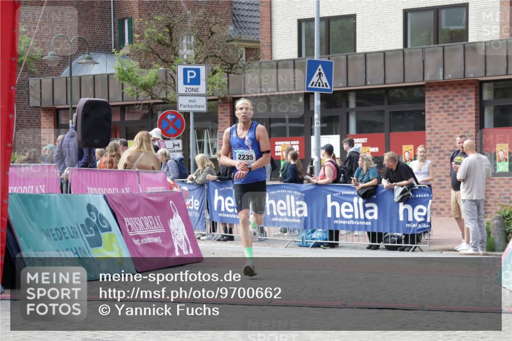 10.05.2026 - 8. Wedeler Halbmarathon Yannick Fuchs http://msf.ph/oto/9700662 10.05.2026 11:23:04 Ziel 251, 2235 meine-sportfotos.de