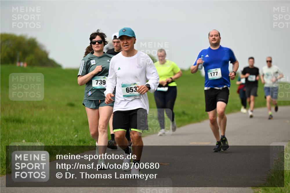 10.05.2026 - 8. Wedeler Halbmarathon Dr. Thomas Lammeyer http://msf.ph/oto/9700680 10.05.2026 11:40:15 Laufen 739, 653, 177 meine-sportfotos.de