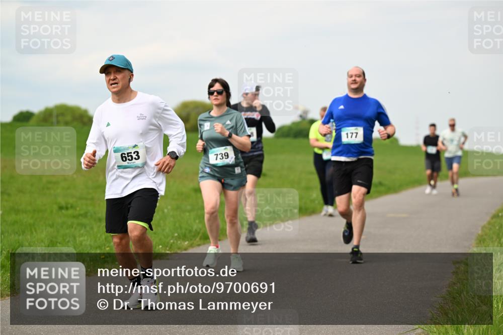 10.05.2026 - 8. Wedeler Halbmarathon Dr. Thomas Lammeyer http://msf.ph/oto/9700691 10.05.2026 11:40:17 Laufen 653, 739, 177 meine-sportfotos.de
