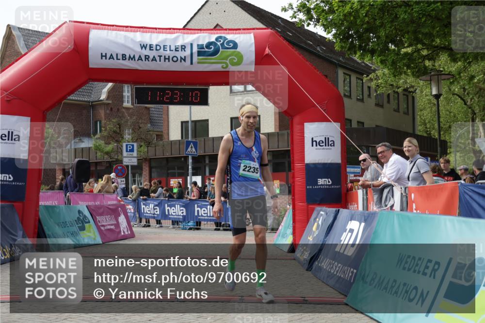 10.05.2026 - 8. Wedeler Halbmarathon Yannick Fuchs http://msf.ph/oto/9700692 10.05.2026 11:23:08 Ziel 2235 meine-sportfotos.de