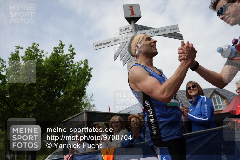 10.05.2026 - 8. Wedeler Halbmarathon Yannick Fuchs http://msf.ph/oto/9700704 10.05.2026 11:23:14 Ziel  meine-sportfotos.de