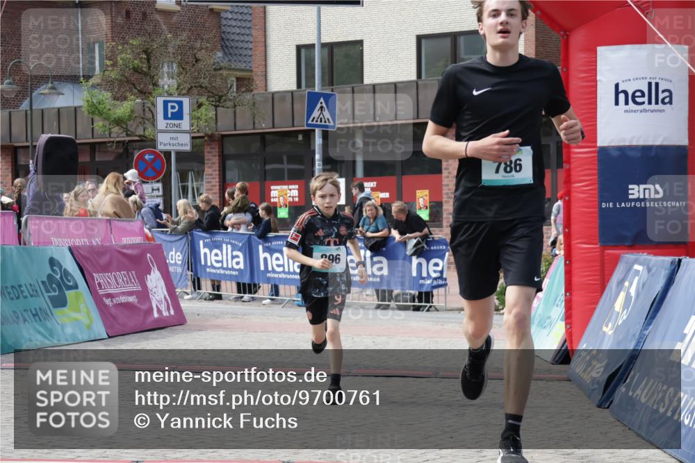 10.05.2026 - 8. Wedeler Halbmarathon Yannick Fuchs http://msf.ph/oto/9700761 10.05.2026 11:23:25 Ziel 786, 896 meine-sportfotos.de