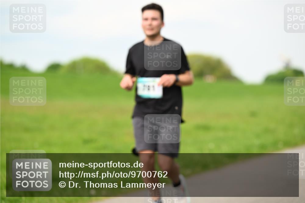 10.05.2026 - 8. Wedeler Halbmarathon Dr. Thomas Lammeyer http://msf.ph/oto/9700762 10.05.2026 11:40:26 Laufen  meine-sportfotos.de
