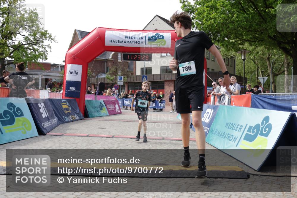 10.05.2026 - 8. Wedeler Halbmarathon Yannick Fuchs http://msf.ph/oto/9700772 10.05.2026 11:23:27 Ziel 786, 896 meine-sportfotos.de