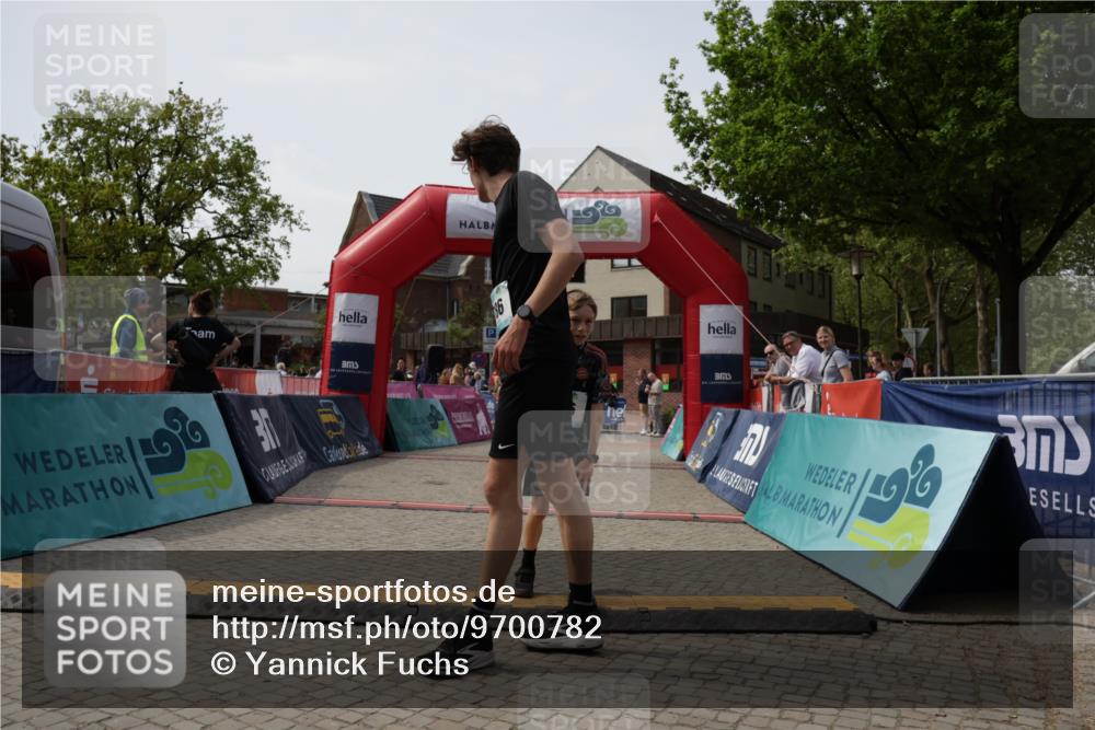 10.05.2026 - 8. Wedeler Halbmarathon Yannick Fuchs http://msf.ph/oto/9700782 10.05.2026 11:23:29 Ziel 786, 896 meine-sportfotos.de