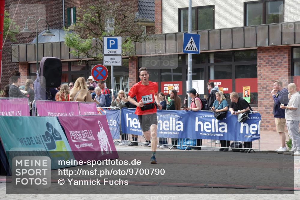 10.05.2026 - 8. Wedeler Halbmarathon Yannick Fuchs http://msf.ph/oto/9700790 10.05.2026 11:23:35 Ziel 2023, 2166 meine-sportfotos.de
