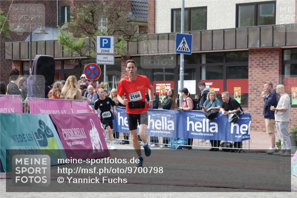 10.05.2026 - 8. Wedeler Halbmarathon Yannick Fuchs http://msf.ph/oto/9700798 10.05.2026 11:23:35 Ziel 2023, 2166 meine-sportfotos.de