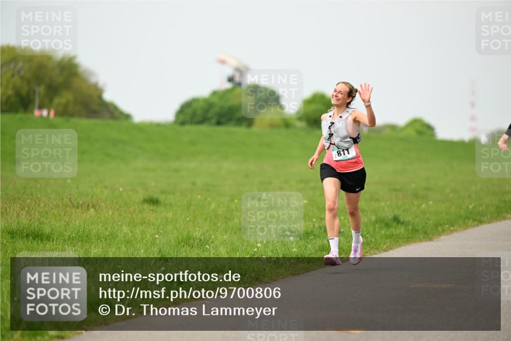 10.05.2026 - 8. Wedeler Halbmarathon Dr. Thomas Lammeyer http://msf.ph/oto/9700806 10.05.2026 11:40:45 Laufen 811 meine-sportfotos.de