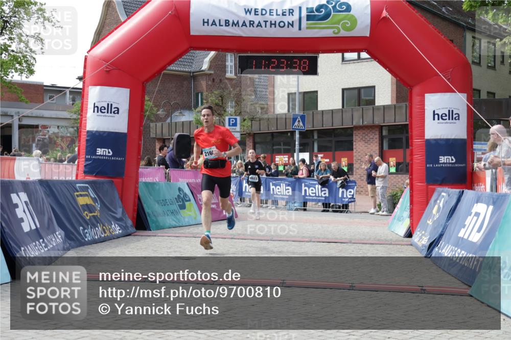 10.05.2026 - 8. Wedeler Halbmarathon Yannick Fuchs http://msf.ph/oto/9700810 10.05.2026 11:23:36 Ziel 2023, 2166 meine-sportfotos.de