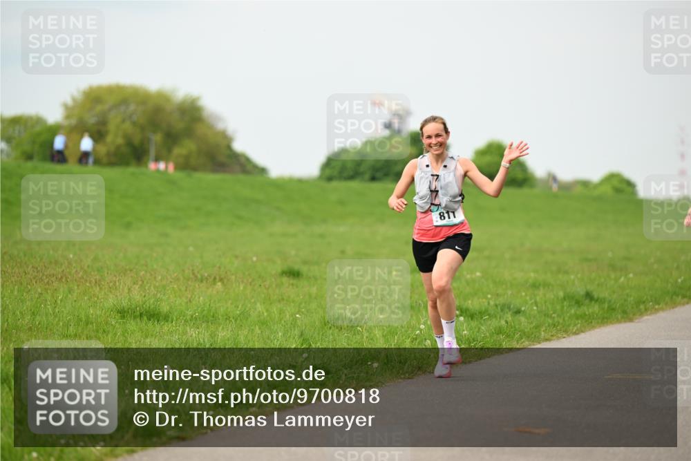 10.05.2026 - 8. Wedeler Halbmarathon Dr. Thomas Lammeyer http://msf.ph/oto/9700818 10.05.2026 11:40:46 Laufen 811 meine-sportfotos.de