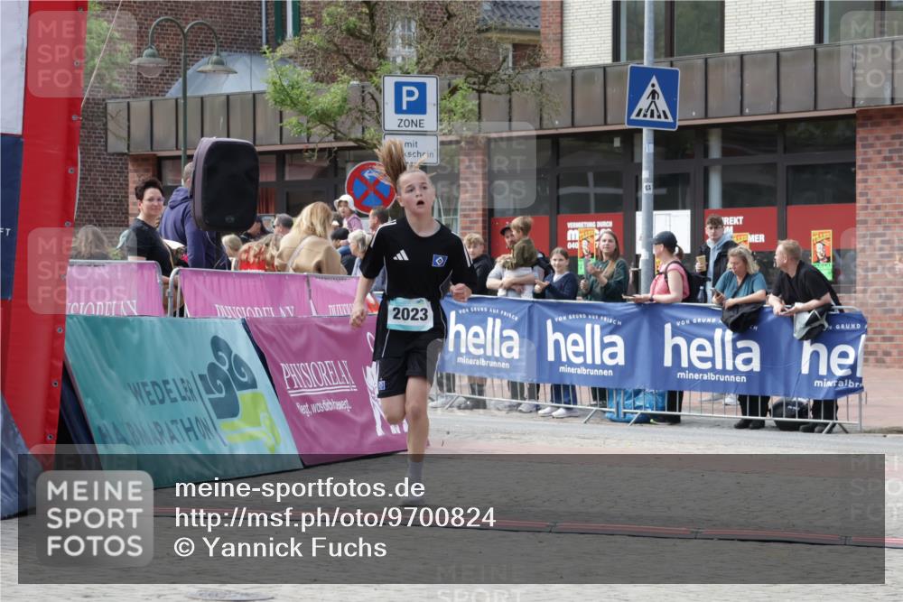 10.05.2026 - 8. Wedeler Halbmarathon Yannick Fuchs http://msf.ph/oto/9700824 10.05.2026 11:23:38 Ziel 2023, 2166 meine-sportfotos.de