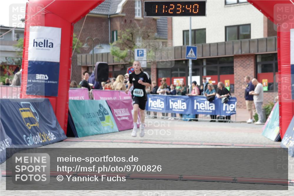 10.05.2026 - 8. Wedeler Halbmarathon Yannick Fuchs http://msf.ph/oto/9700826 10.05.2026 11:23:38 Ziel 2023, 2166 meine-sportfotos.de