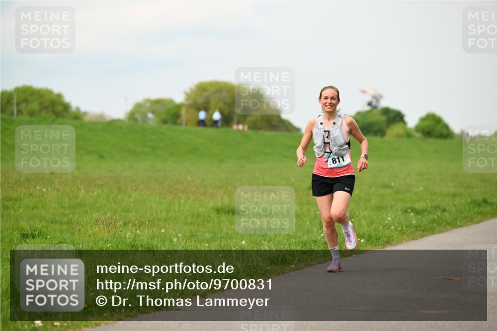10.05.2026 - 8. Wedeler Halbmarathon Dr. Thomas Lammeyer http://msf.ph/oto/9700831 10.05.2026 11:40:48 Laufen 811 meine-sportfotos.de
