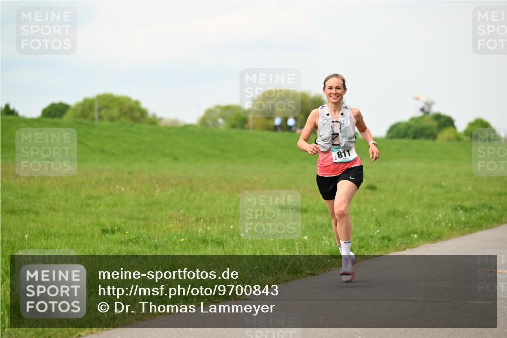 10.05.2026 - 8. Wedeler Halbmarathon Dr. Thomas Lammeyer http://msf.ph/oto/9700843 10.05.2026 11:40:48 Laufen 811 meine-sportfotos.de