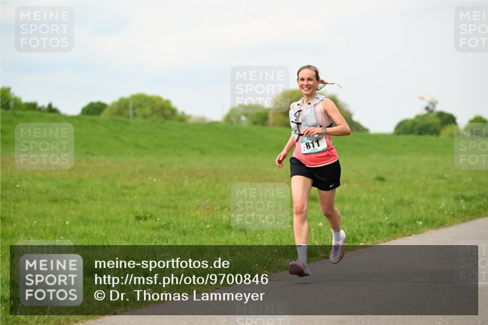 10.05.2026 - 8. Wedeler Halbmarathon Dr. Thomas Lammeyer http://msf.ph/oto/9700846 10.05.2026 11:40:49 Laufen 811 meine-sportfotos.de