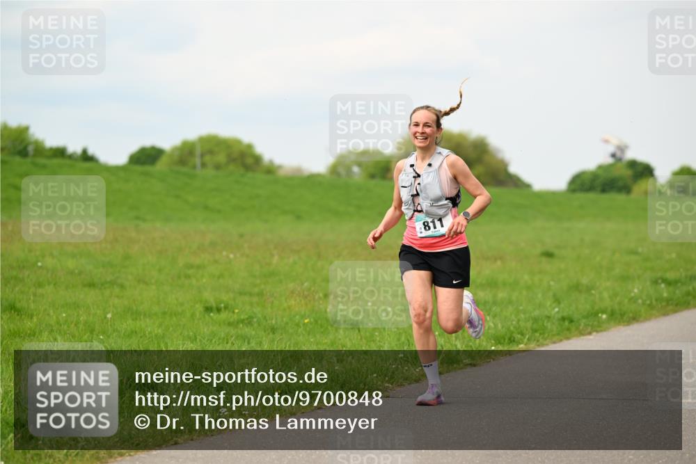 10.05.2026 - 8. Wedeler Halbmarathon Dr. Thomas Lammeyer http://msf.ph/oto/9700848 10.05.2026 11:40:49 Laufen 811 meine-sportfotos.de