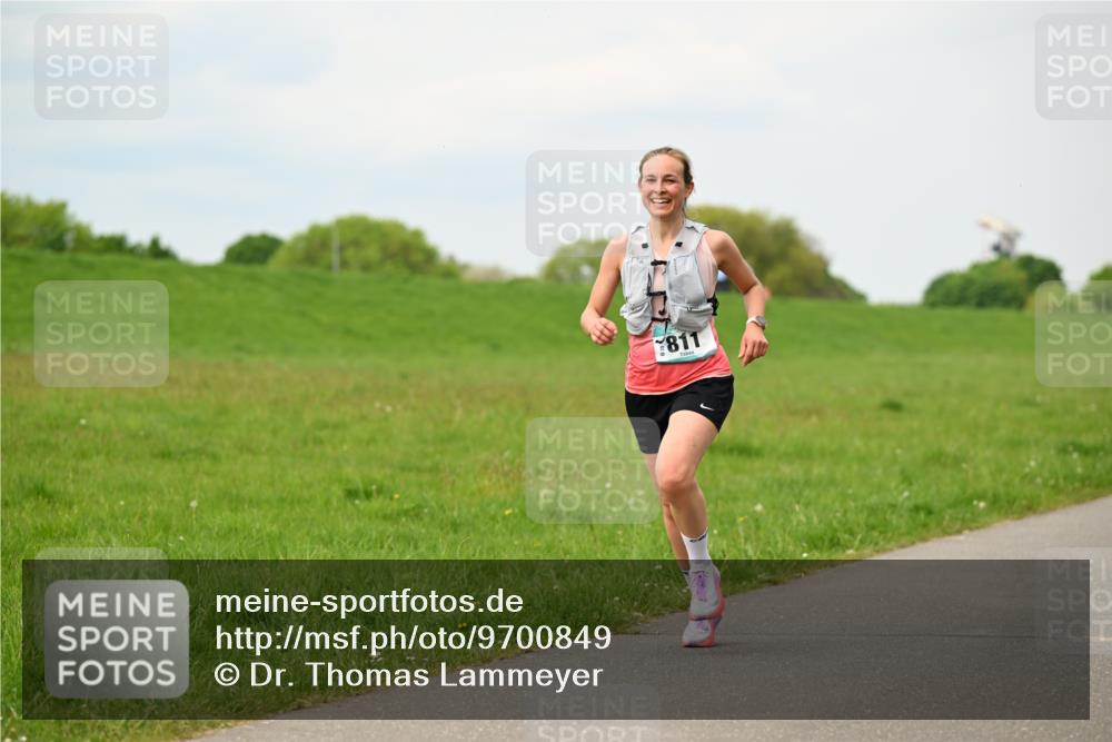 10.05.2026 - 8. Wedeler Halbmarathon Dr. Thomas Lammeyer http://msf.ph/oto/9700849 10.05.2026 11:40:49 Laufen 811 meine-sportfotos.de
