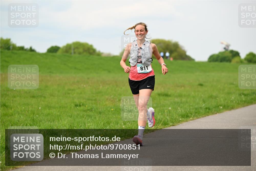 10.05.2026 - 8. Wedeler Halbmarathon Dr. Thomas Lammeyer http://msf.ph/oto/9700851 10.05.2026 11:40:49 Laufen 811 meine-sportfotos.de
