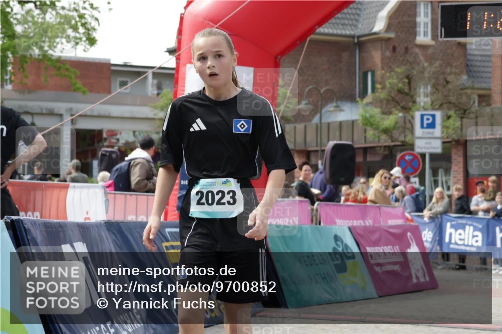 10.05.2026 - 8. Wedeler Halbmarathon Yannick Fuchs http://msf.ph/oto/9700852 10.05.2026 11:23:41 Ziel 2023, 2166 meine-sportfotos.de