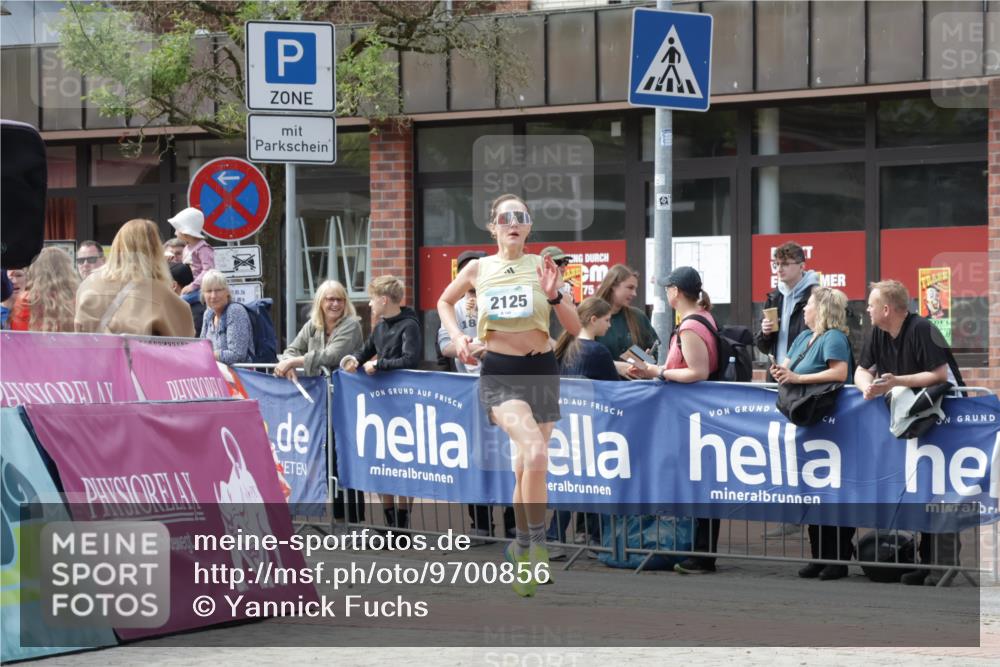 10.05.2026 - 8. Wedeler Halbmarathon Yannick Fuchs http://msf.ph/oto/9700856 10.05.2026 11:23:54 Ziel 2125, 2165 meine-sportfotos.de