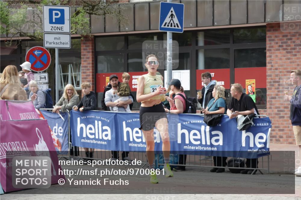10.05.2026 - 8. Wedeler Halbmarathon Yannick Fuchs http://msf.ph/oto/9700861 10.05.2026 11:23:54 Ziel 2125, 2165 meine-sportfotos.de