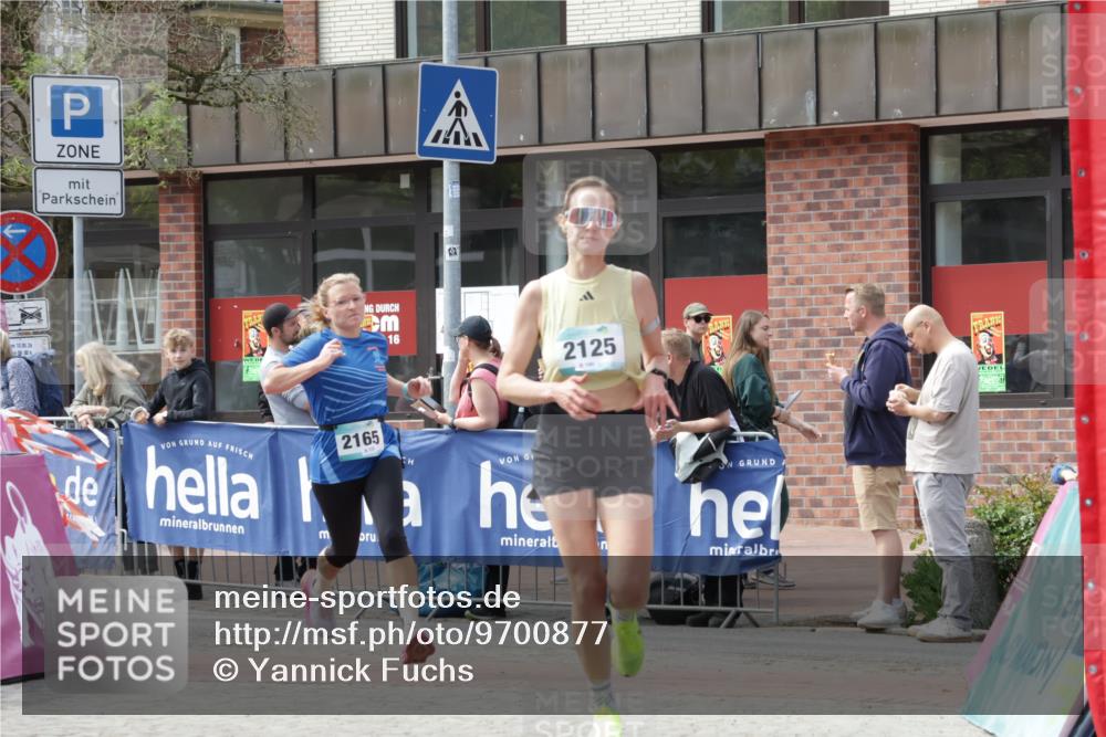10.05.2026 - 8. Wedeler Halbmarathon Yannick Fuchs http://msf.ph/oto/9700877 10.05.2026 11:23:56 Ziel 2125, 2165 meine-sportfotos.de