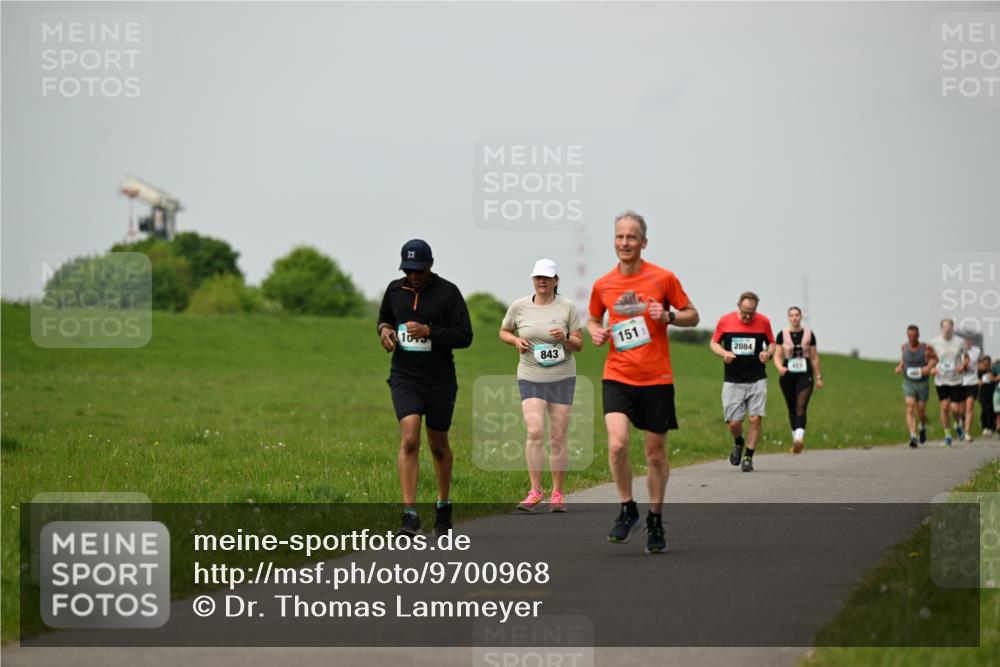 10.05.2026 - 8. Wedeler Halbmarathon Dr. Thomas Lammeyer http://msf.ph/oto/9700968 10.05.2026 11:41:24 Laufen 1073, 151, 843, 2084 meine-sportfotos.de