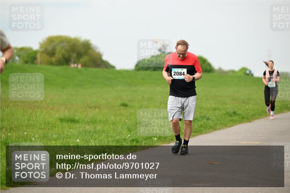 10.05.2026 - 8. Wedeler Halbmarathon Dr. Thomas Lammeyer http://msf.ph/oto/9701027 10.05.2026 11:41:34 Laufen 2084 meine-sportfotos.de