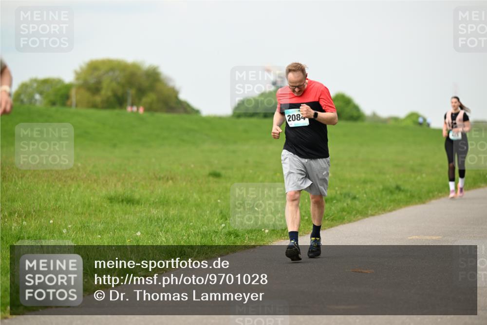 10.05.2026 - 8. Wedeler Halbmarathon Dr. Thomas Lammeyer http://msf.ph/oto/9701028 10.05.2026 11:41:34 Laufen 2084 meine-sportfotos.de