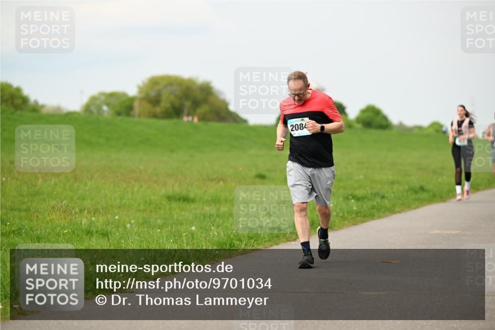 10.05.2026 - 8. Wedeler Halbmarathon Dr. Thomas Lammeyer http://msf.ph/oto/9701034 10.05.2026 11:41:35 Laufen 2084 meine-sportfotos.de