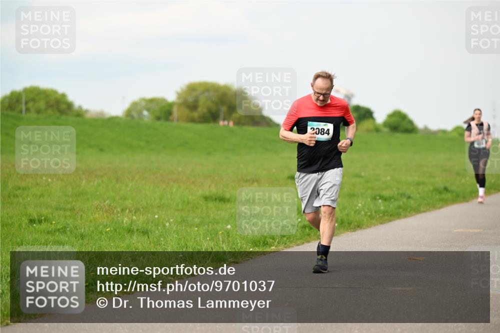 10.05.2026 - 8. Wedeler Halbmarathon Dr. Thomas Lammeyer http://msf.ph/oto/9701037 10.05.2026 11:41:35 Laufen 2084 meine-sportfotos.de
