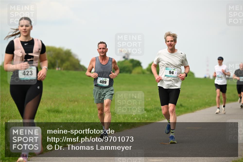 10.05.2026 - 8. Wedeler Halbmarathon Dr. Thomas Lammeyer http://msf.ph/oto/9701073 10.05.2026 11:41:43 Laufen 423, 489 meine-sportfotos.de