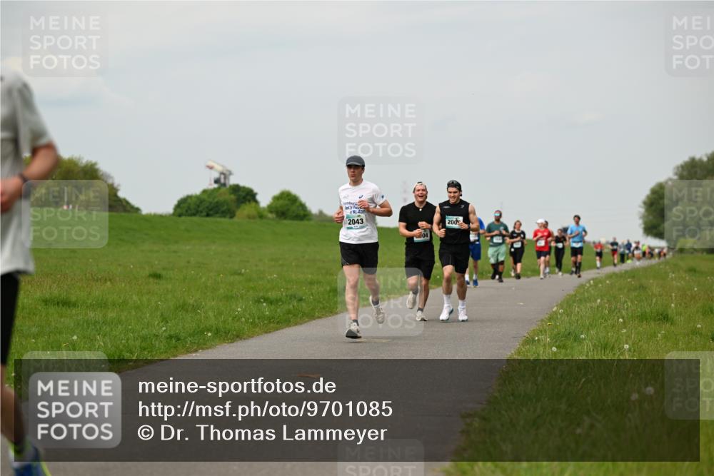 10.05.2026 - 8. Wedeler Halbmarathon Dr. Thomas Lammeyer http://msf.ph/oto/9701085 10.05.2026 11:41:46 Laufen 2043 meine-sportfotos.de