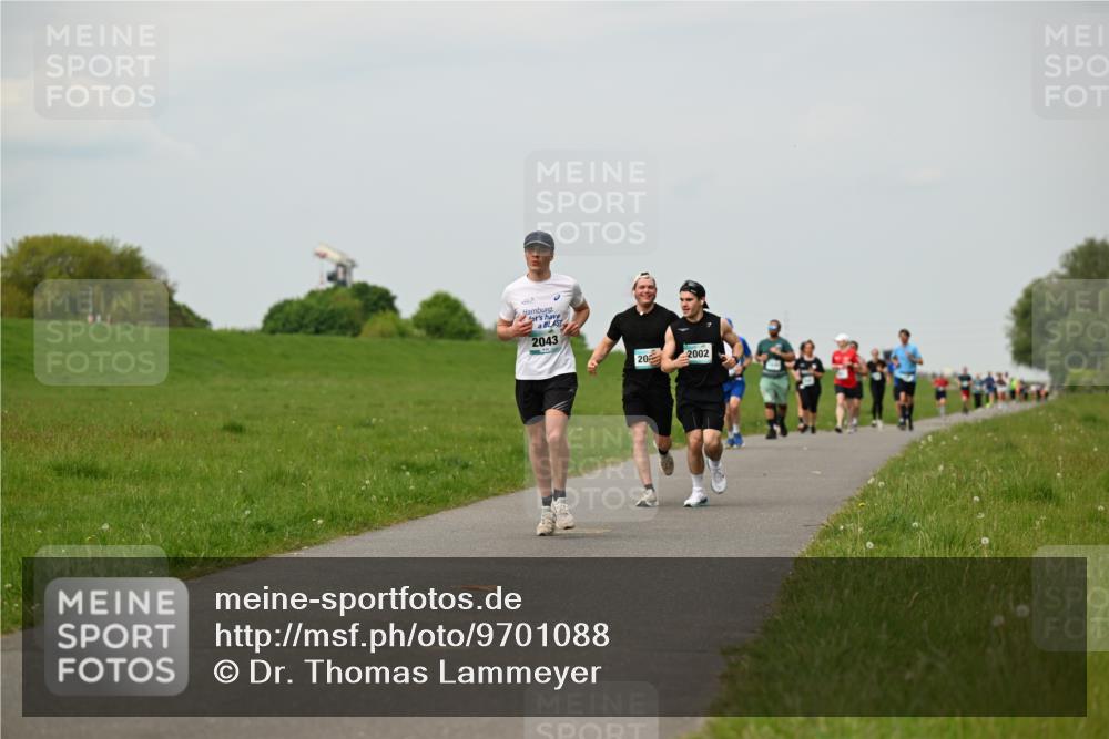 10.05.2026 - 8. Wedeler Halbmarathon Dr. Thomas Lammeyer http://msf.ph/oto/9701088 10.05.2026 11:41:46 Laufen 2043, 2002 meine-sportfotos.de