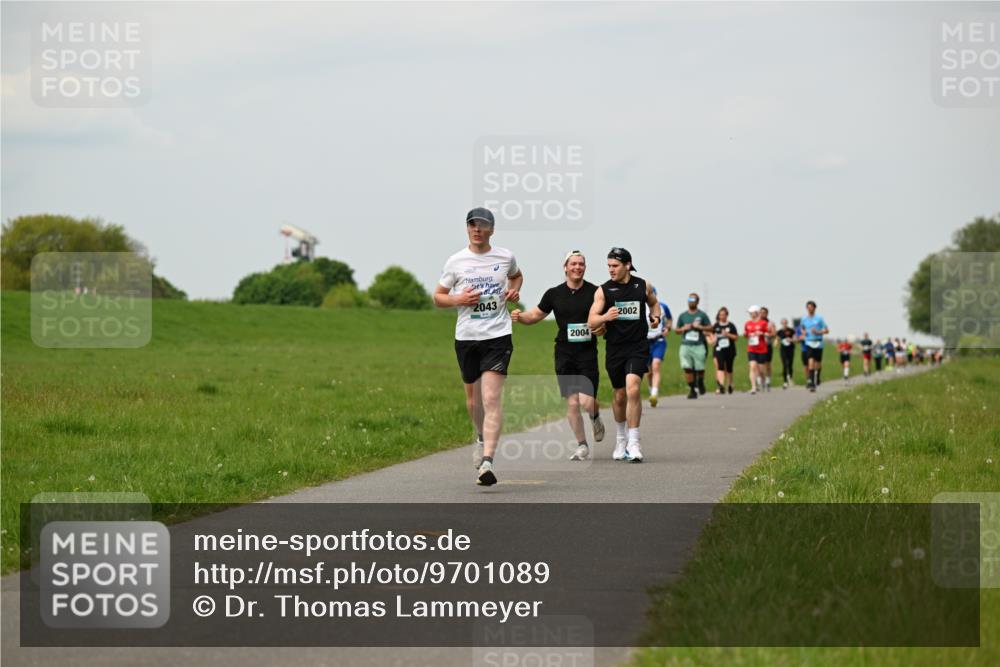 10.05.2026 - 8. Wedeler Halbmarathon Dr. Thomas Lammeyer http://msf.ph/oto/9701089 10.05.2026 11:41:46 Laufen 2043, 2002, 2004 meine-sportfotos.de