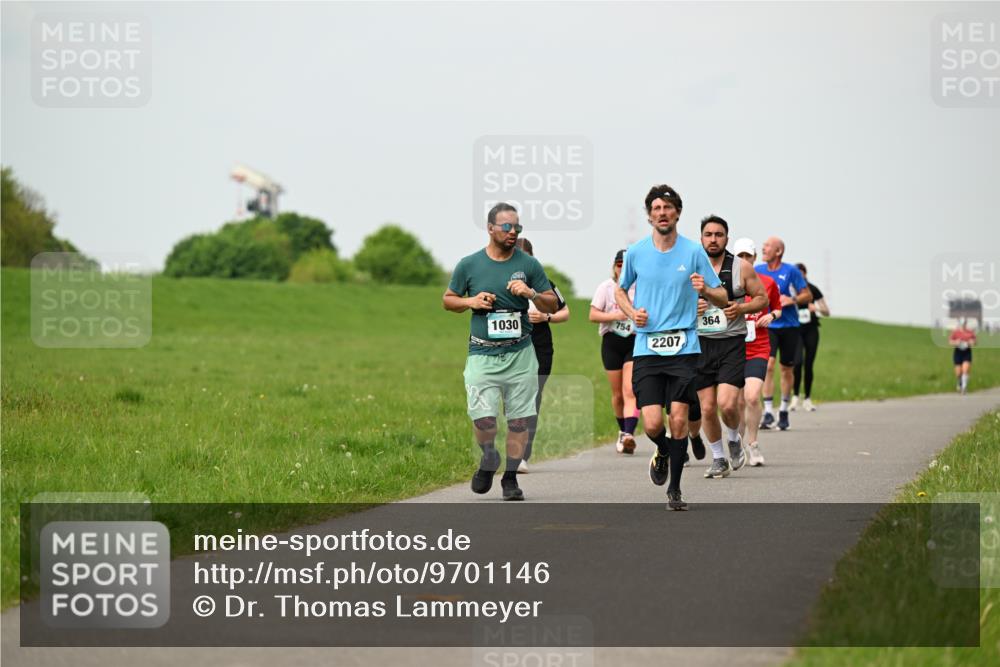 10.05.2026 - 8. Wedeler Halbmarathon Dr. Thomas Lammeyer http://msf.ph/oto/9701146 10.05.2026 11:41:59 Laufen 1030, 754, 2207, 364 meine-sportfotos.de