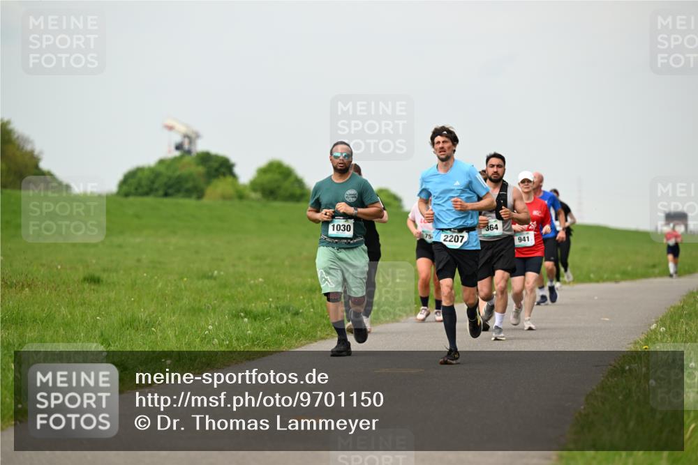10.05.2026 - 8. Wedeler Halbmarathon Dr. Thomas Lammeyer http://msf.ph/oto/9701150 10.05.2026 11:41:59 Laufen 1030, 364, 2207, 941 meine-sportfotos.de