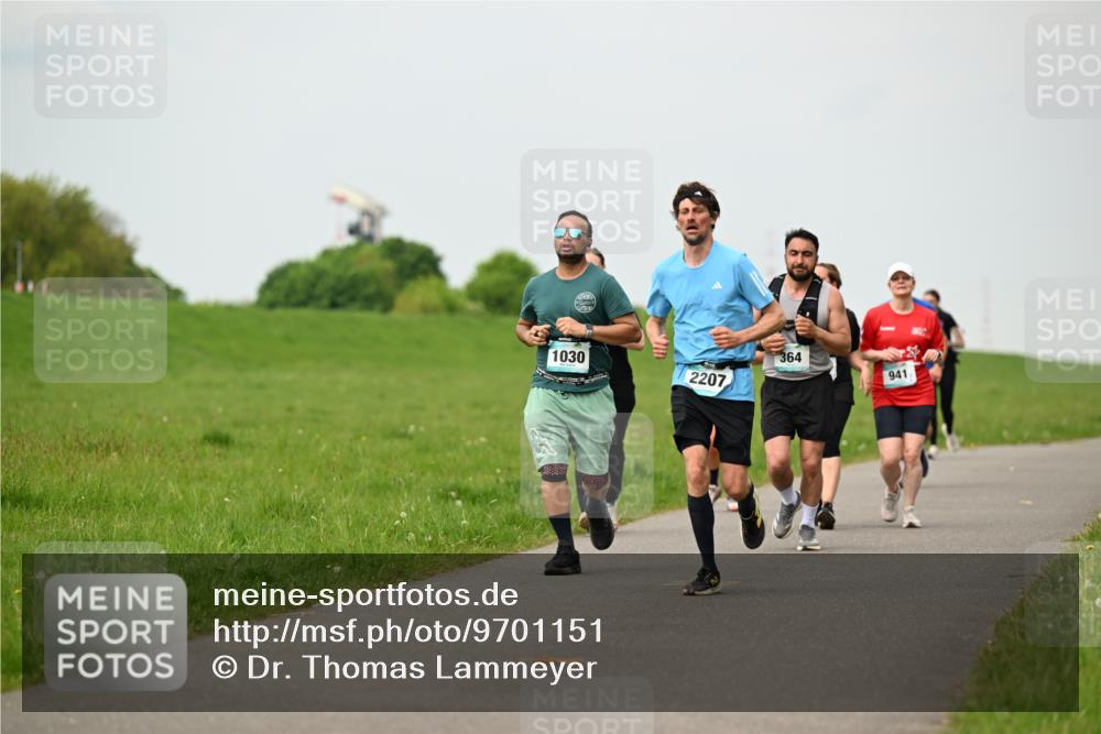 10.05.2026 - 8. Wedeler Halbmarathon Dr. Thomas Lammeyer http://msf.ph/oto/9701151 10.05.2026 11:42:00 Laufen 1030, 2207, 364, 941 meine-sportfotos.de