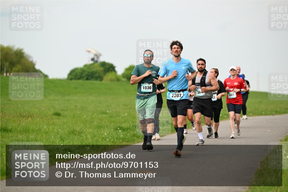 10.05.2026 - 8. Wedeler Halbmarathon Dr. Thomas Lammeyer http://msf.ph/oto/9701153 10.05.2026 11:42:00 Laufen 1030, 2207, 364, 941 meine-sportfotos.de