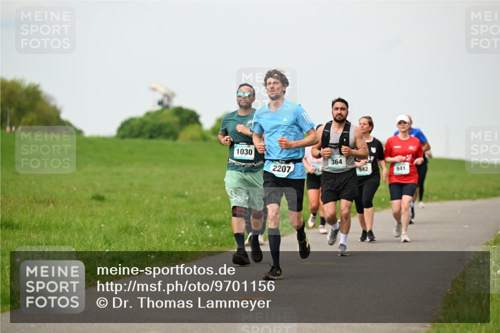 10.05.2026 - 8. Wedeler Halbmarathon Dr. Thomas Lammeyer http://msf.ph/oto/9701156 10.05.2026 11:42:00 Laufen 1030, 364, 2207, 942, 941 meine-sportfotos.de