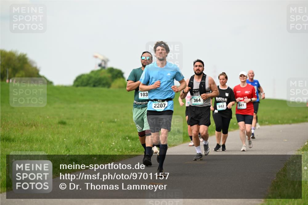 10.05.2026 - 8. Wedeler Halbmarathon Dr. Thomas Lammeyer http://msf.ph/oto/9701157 10.05.2026 11:42:01 Laufen 103, 364, 2207, 942, 941 meine-sportfotos.de