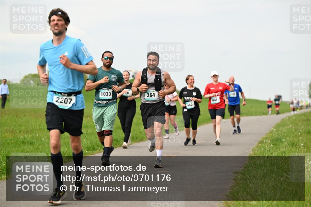 10.05.2026 - 8. Wedeler Halbmarathon Dr. Thomas Lammeyer http://msf.ph/oto/9701176 10.05.2026 11:42:04 Laufen 2207, 1030, 364, 941, 942 meine-sportfotos.de