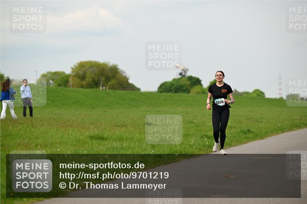 10.05.2026 - 8. Wedeler Halbmarathon Dr. Thomas Lammeyer http://msf.ph/oto/9701219 10.05.2026 11:42:12 Laufen 2026 meine-sportfotos.de