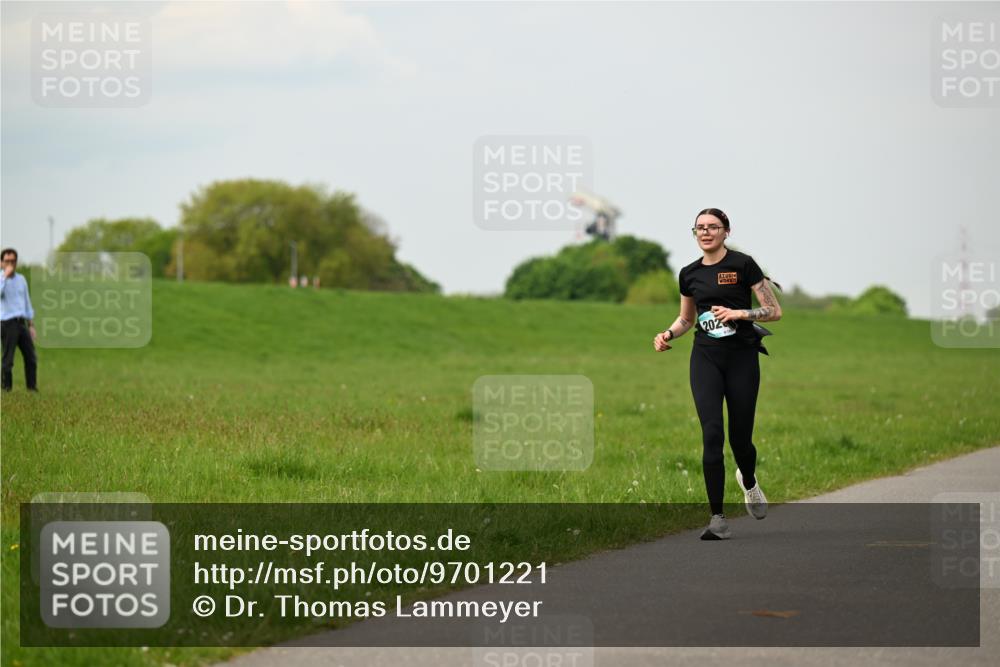 10.05.2026 - 8. Wedeler Halbmarathon Dr. Thomas Lammeyer http://msf.ph/oto/9701221 10.05.2026 11:42:12 Laufen 202 meine-sportfotos.de